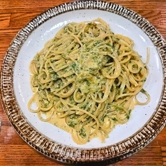 本日のパスタより《ズワイガニと青海苔のクリームスパゲッティ》の写真