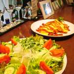 料理は本格的に手作りしてます！メニューはとても豊富なので胃袋満足させます！