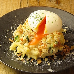 半熟卵のマカロニ&ポテトサラダ