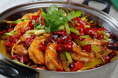 オールシーズン大人気の揚げエビの辛み焼き鍋の写真