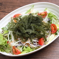 料理メニュー写真&nbsp;海ぶどうと大根のサラダ