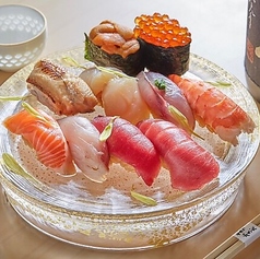 旬の魚介を使用した握り寿司と職人技のこだわりの写真
