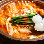 超人気！【名物赤から鍋】！名古屋味噌と唐辛子をブレンドした特製スープがやみつきに…