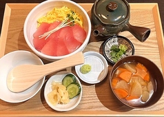 もちもち生まぐろ丼(生ビンチョウまぐろ)