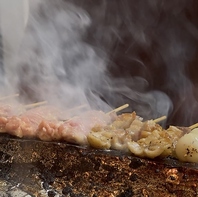ライブ感満点！目の前で焼く当店自慢の炭火焼鳥！