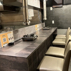 ２名様カウンターは２名様より承ります。