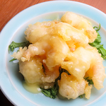 サクサク衣のぷりぷり海老。特製濃厚マヨネーズソースが相性抜群。食べ応え抜群で大満足の逸品です。