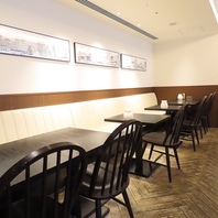 シーンを選ばず使いやすい席配置