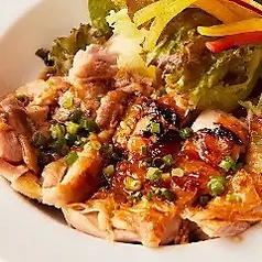 ソーセージ盛り合わせ/チキンステーキ　各