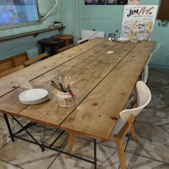 女子会やご友人同士の飲み会など、テーブル席はさまざまなシーンにご利用いただけます。また、お席同士には程よい距離感もあるため、気兼ねなく会話に花を咲かせることができます。