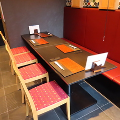 店内の半個室席やテーブルタイプのお部屋など、様々な用途でご利用いただける空間をご用意しております。ご宴会や飲み会、女子会合、ご家族でのお食事などに最適なお店です。また、最大8名様までのご予約も可能ですので、お気軽にお問い合わせください。ご不明点やご要望などお気軽にお問合せ下さい。