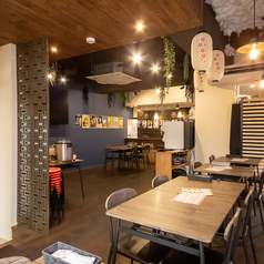 お席には一定間隔の幅を設けておりますので、周りを気にせず適度なプライベート空間でごゆっくりとお食事をお楽しみいただけます♪