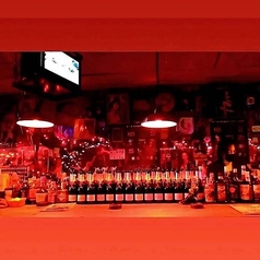 プロのバーテンダーの技を目の前で！飲み放題の種類が多くて迷っちゃう！！