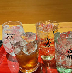 こだわりのグラスで和食を楽しむ演出を