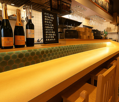 落ち着いたカウンター席