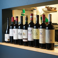 お肉と言えばワイン！豊富な種類を揃えております。