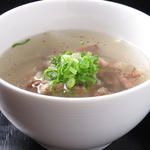 ゆう玄のスープは仔牛で取った出汁＝テールスープです。コクの深さをお楽しみください。