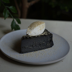 黒胡麻バスクチーズケーキ