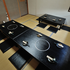 ご家族様や仲間とゆったりお座りいただけるお座敷