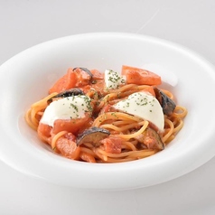 湯むきトマトとナスのトマトソース　モッツアレラのせ