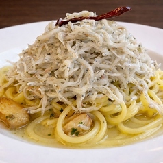 てんこ盛り釜揚げしらすのペペロンチーノ