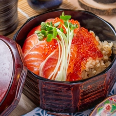 サーモンといくらのおひつご飯