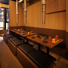 店内奥には、ゆったりとしたテーブル席をご用意しています。