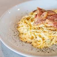 濃厚クリームが生み出す特別なひと皿のカルボナーラ