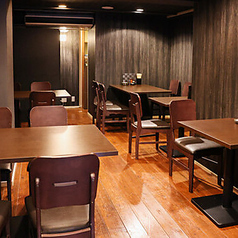 【2F禁煙】2名掛けのテーブル席です。