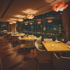 都会ならでは！丸の内の街が目の前に広がる