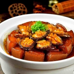 アワビと豚バラ肉の醤油煮込み