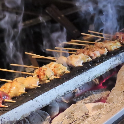 特選備長炭で焼き上げる焼き鳥や今治名物の鉄板焼とり、串揚げが食べれるお店