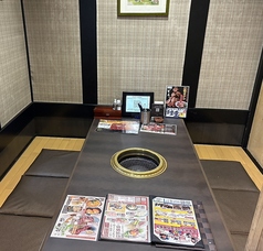 宴会最大収容人数は70名様。掘りごたつ式の半個室は4～15名様、4名～32名様、4名～50名様等、TPOに合わせて組み合わせできますので、お気軽にご相談ください。