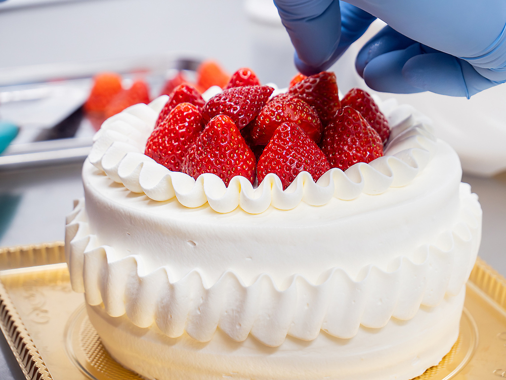 ホールケーキは五条烏丸でパティスリーで毎朝作ってます。（要予約）