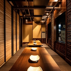 池袋居酒屋の人気店！飲み放題＆喫煙可で、厳選国産地鶏の炭火焼や絶品料理を個室で贅沢に堪能。コスパ最高、池袋での宴会・女子会におすすめ。（池袋/個室/居酒屋/飲み放題/焼き鳥/鍋/地鶏/鮮魚/宴会/女子会/接待/デート/おしゃれ/おすすめ/人気/喫煙可）