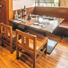 【おひとり様も大歓迎】1名様～ご利用可能なお席をご用意！テーブル席やBOX席など、人数や用途に合わせたお席をご用意可能です。デートや仕事帰りのカジュアルな飲み会・二次会などにもぜひ♪