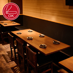 【ゆったりテーブル席】 席間隔を広めに取ったテーブル席で、くつろぎのひとときを。ご友人との食事などに気軽にご利用いただけます。会話も弾む居心地の良い空間です。