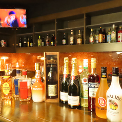 お酒の宝庫！多彩なラインナップとオリジナルシャンパン