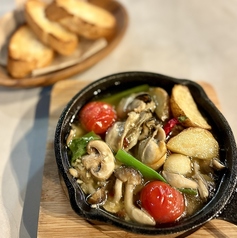 期間限定　牡蠣と木の子のアヒージョ