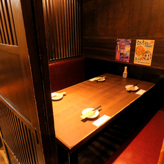 【4名様～6名様向けの個室】女子会や合コンなど少人数でのご利用にぴったりのお席となっております。周りを気にせずご宴会を楽しむなら個室が最適です◎