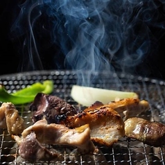 七輪で自分好みに焼き上げる！絶品鶏焼き肉を堪能◎