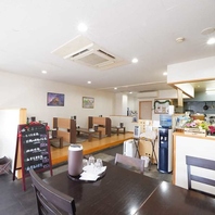 広々とした落ち着いた店内で、多種多様な中華料理を♪