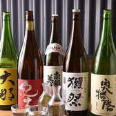 四季を感じさせる和食に合うのは、やはり日本酒。旨みのバランスが良い、純米以上のお酒に力を入れたラインナップとなっており、日本酒通も唸る品揃えです。「獺祭」や「醸し人九平次」などの愛知県のお酒をはじめ、全国各地の日本酒を常時15種類ご用意しております。