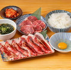 充実のランチセット。香ばしい焼肉ランチで至福の時を。