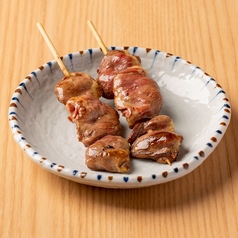 【鶏串（塩・タレ）】　はつ串