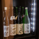 「十割そば松」は、岡山市中心部・柳町エリアに位置し、新西大寺町筋駅から徒歩約5分とアクセス抜群。遠方からの来客や出張中のビジネスパートナーとの会食にも便利です。近隣にはコインパーキングもあり、車での来店も安心。