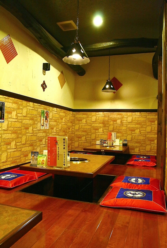 テーブル席、掘りごたつ、座敷とご用意してます。家族、友人、各種宴会と幅広くご利用ください。