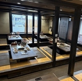 宴会最大収容人数は70名様。掘りごたつ式テーブル4名～50名様等、TPOに合わせて組み合わせできますので、お気軽にご相談ください。