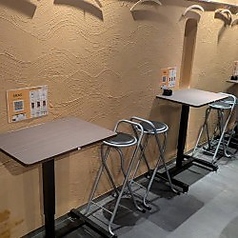 ２名様テーブルは１名様より承ります。