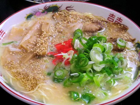 もう一軒！というシーンで思い出して。締めのラーメンもこだわりの味。